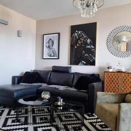 Luxe Apartment *